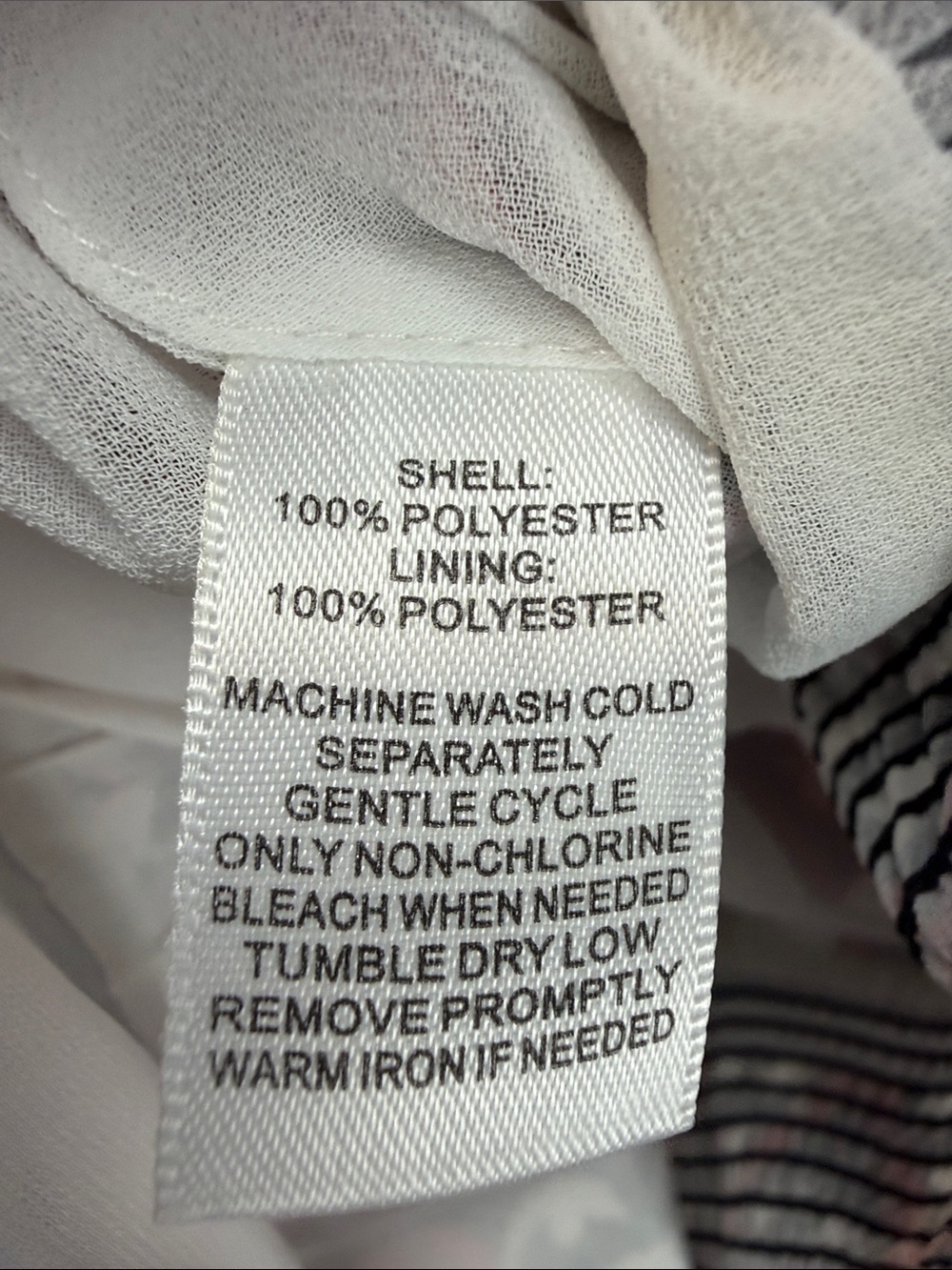 White House Black Market Sleeveless Halter Blouse Red White Black Medium NWOT - Picture 3 of 9